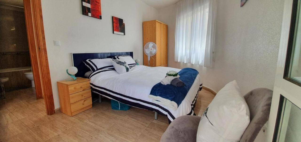 Harbour View - 2 Bed Apt - Torrevieja Apartman Kültér fotó